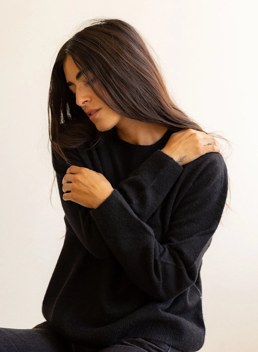 Brushed Cashmere Crew Sweater in Black