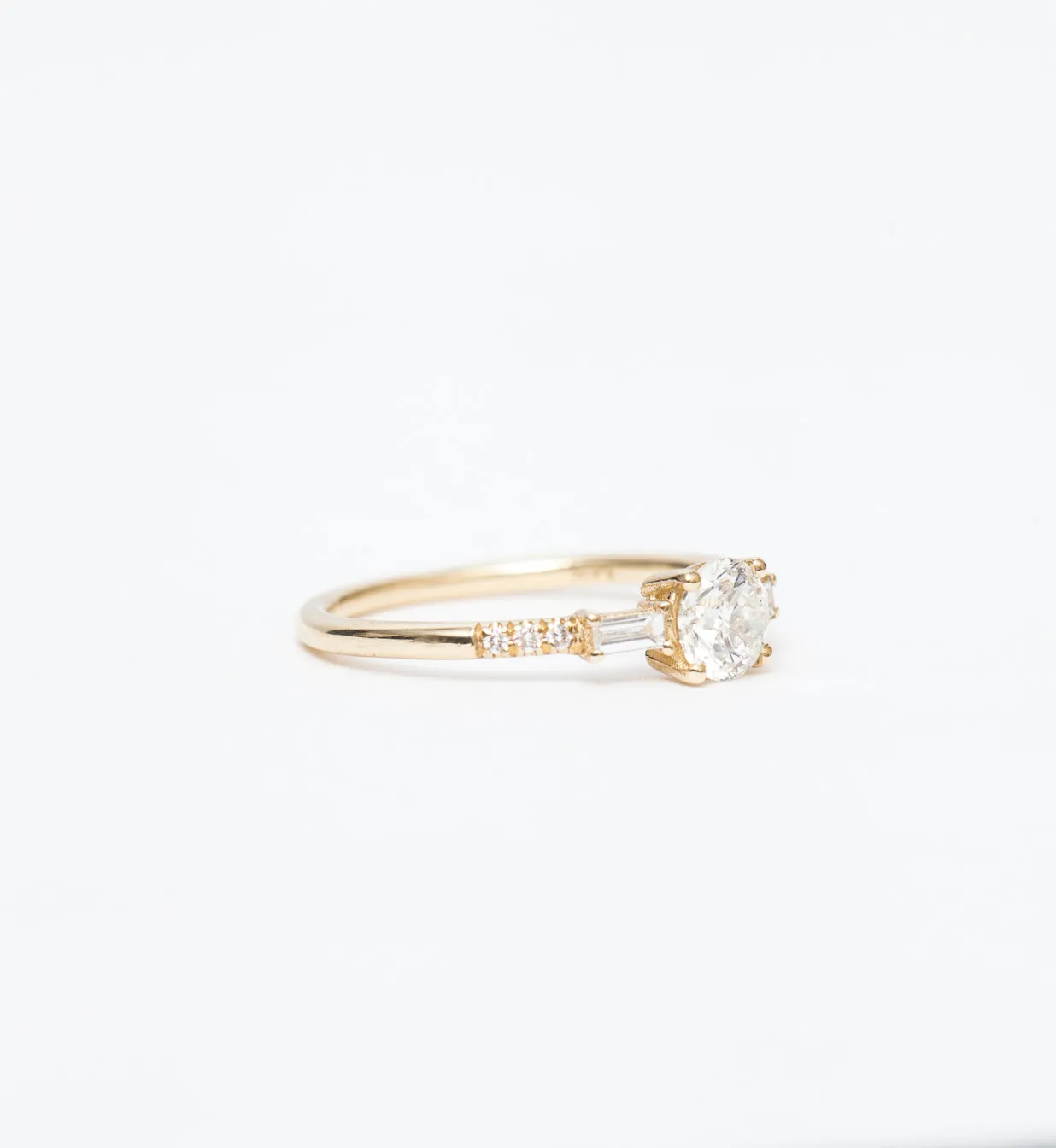 Diamond Melody Baguette Equilibrium Ring