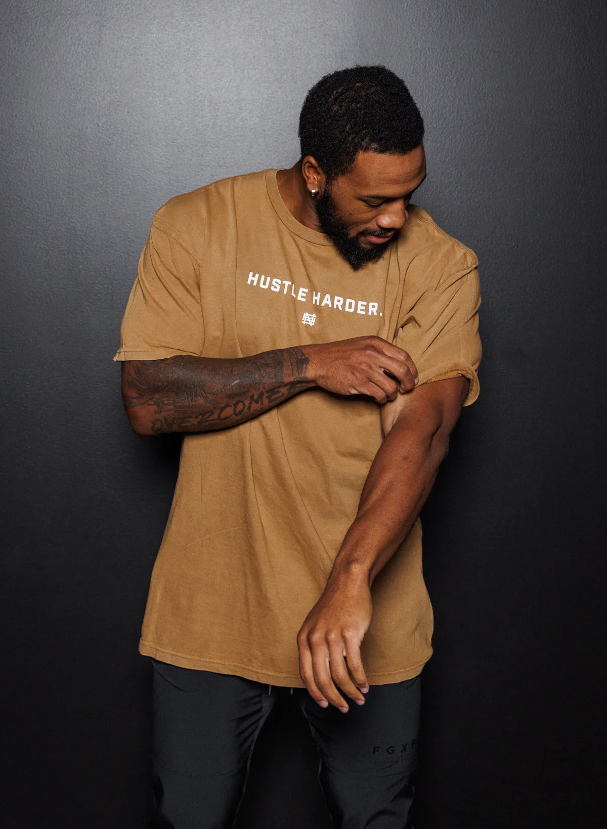 HUSTLE HARDER OVERSIZED TEE - CAMEL