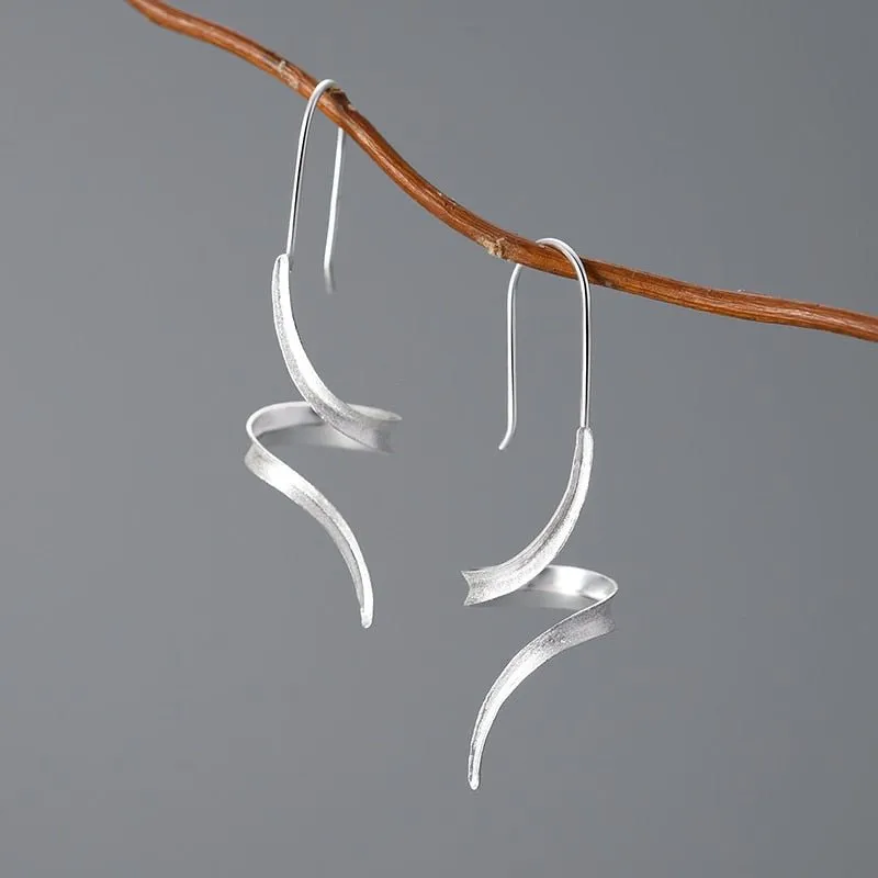 Minimal Curve - Dangle Earrings